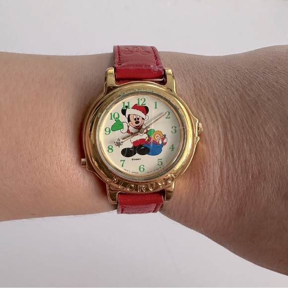 Vintage Lorus Disney Mickey Mouse Christmas Watch - Picture 1 of 9